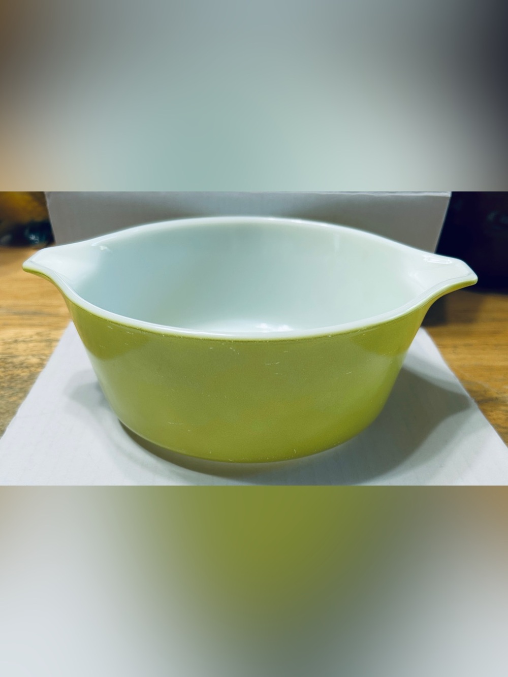 Vintage lime green Pyrex 1.5 pint casserole dish. #472